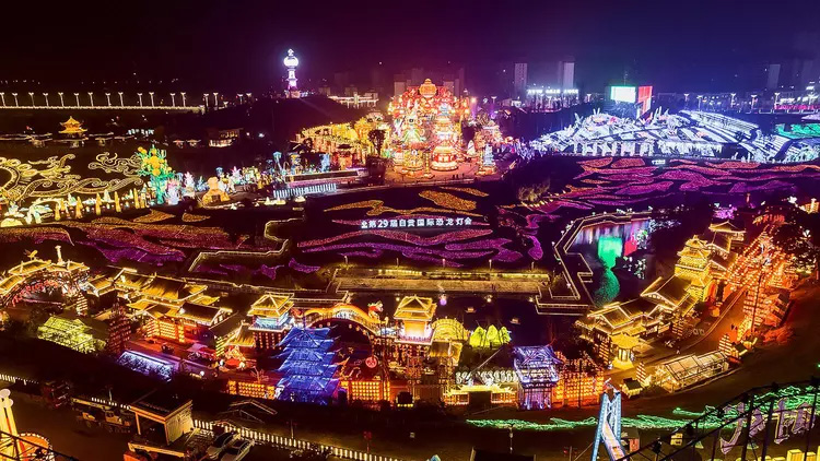 第29屆國際恐龍燈會在自貢中華彩燈大世界開幕